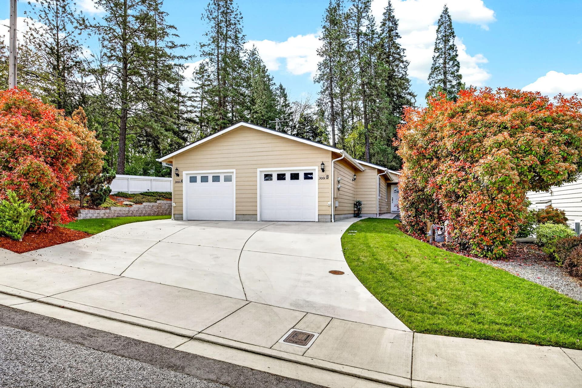 ApxUnitA00004. Photo 1 of 37, 3001 University Road Unit A & B, Grants Pass, OR 97527