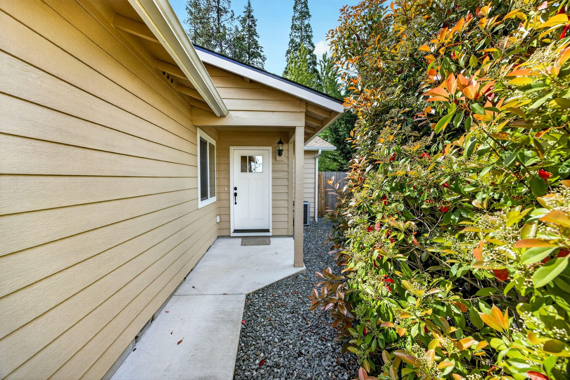 ApxUnitB00002. Photo 3 of 37, 3001 University Road Unit A & B, Grants Pass, OR 97527