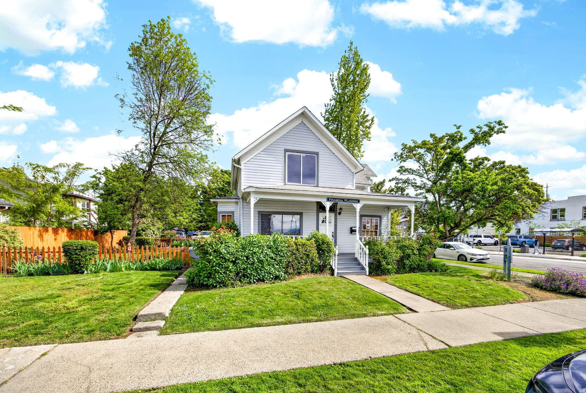 ApxNWE00002. Photo 2 of 34, 204 NW E Street, Grants Pass, OR 97526