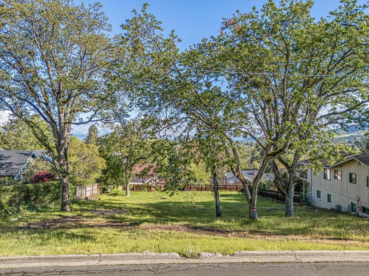 10-2. Photo 1 of 29, 2449 Capital Avenue, Medford, OR 97504