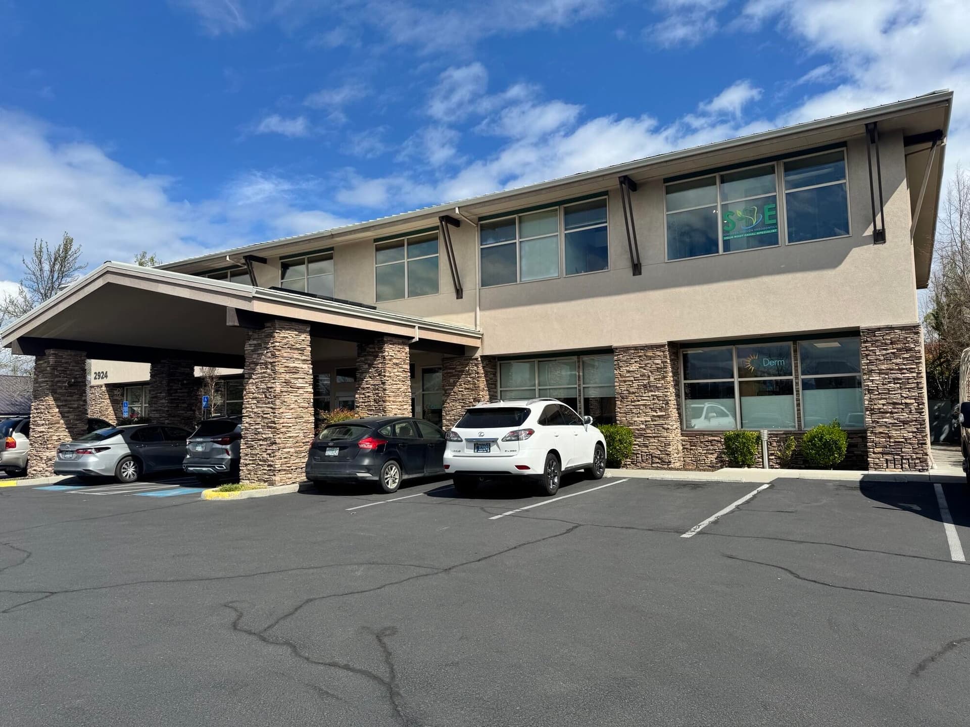 IMG_3663. Photo 1 of 7, 2924 Siskiyou Boulevard Unit 102, Medford, OR 97504