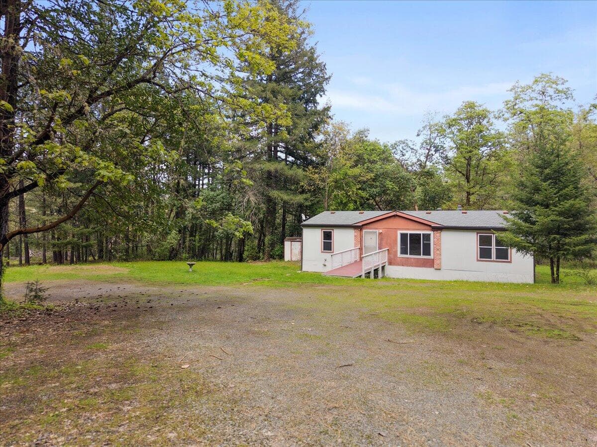 1. Photo 1 of 23, 1360 Sunny Glen Way, Wolf Creek, OR 97497