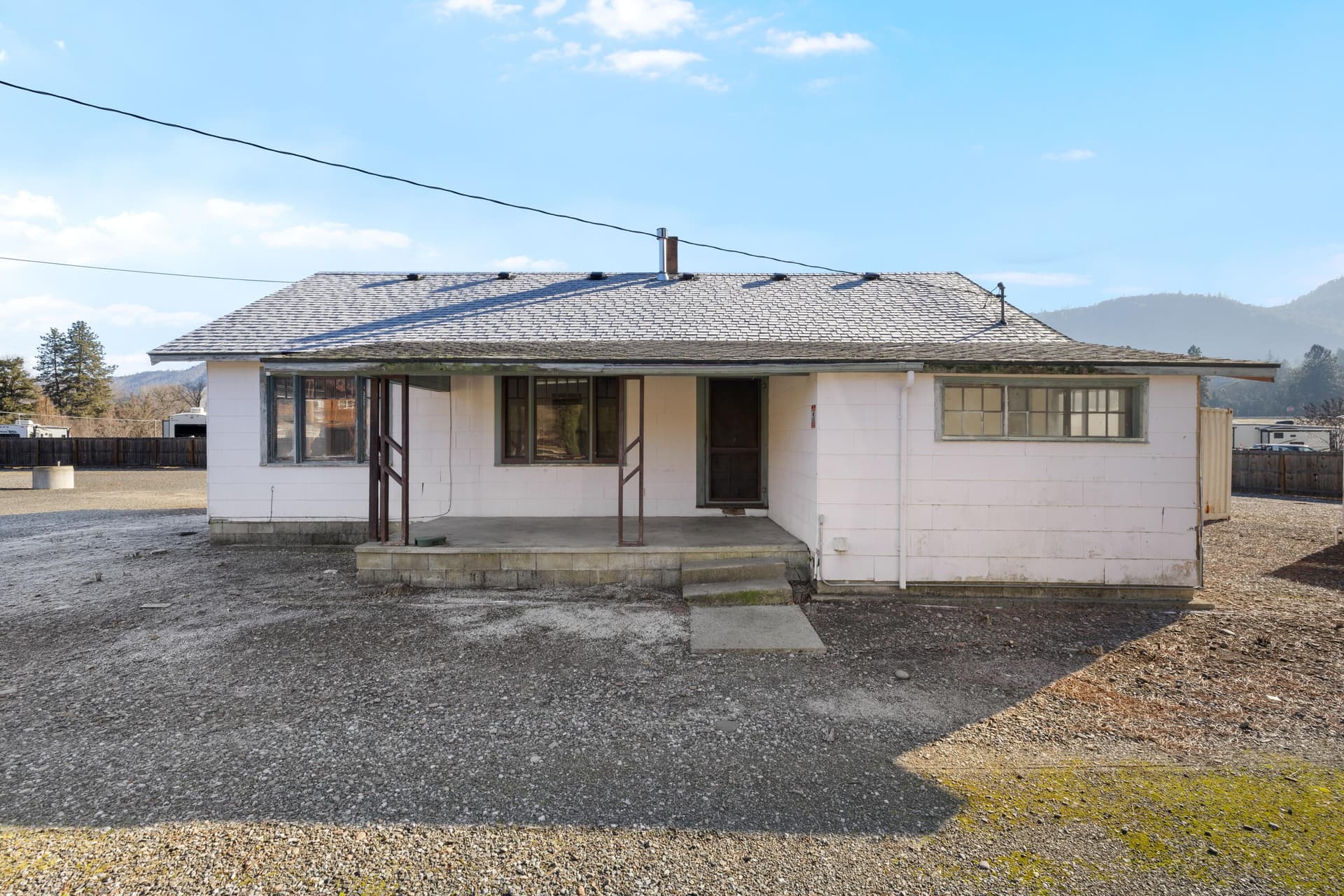Exterior Front of Home. Photo 5 of 17, 175 Rogue River Highway, Gold Hill, OR 97525