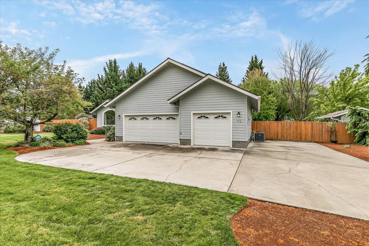 07-7. Photo 5 of 68, 133 Kingsgate Way, Grants Pass, OR 97527