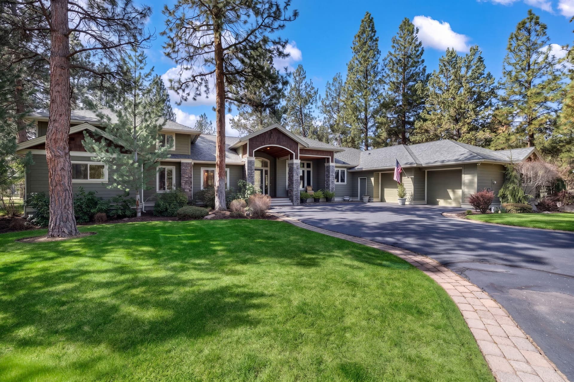 2026_04_19_16923_royal_coachman_drive_si. Photo 2 of 81, 16923 Royal Coachman Drive, Sisters, OR 97759