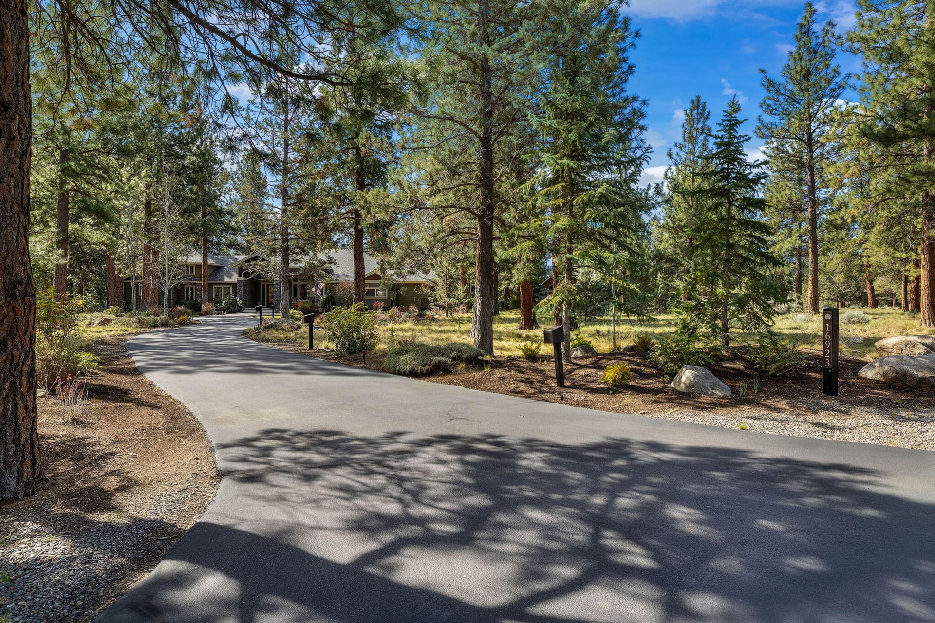 2026_04_19_16923_royal_coachman_drive_si. Photo 4 of 81, 16923 Royal Coachman Drive, Sisters, OR 97759
