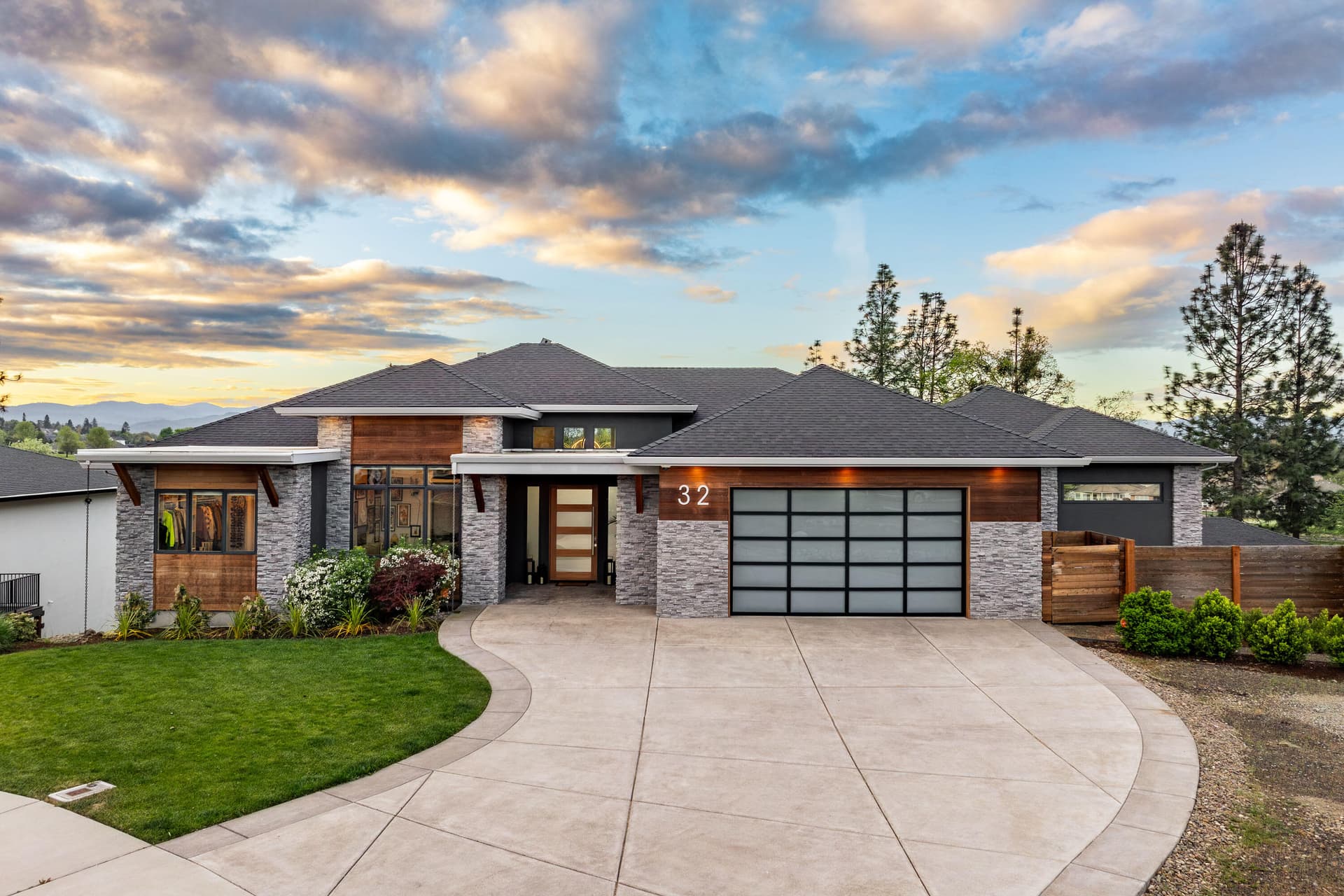 Front Elevation. Photo 1 of 77, 32 Pebble Creek Drive, Eagle Point, OR 97524