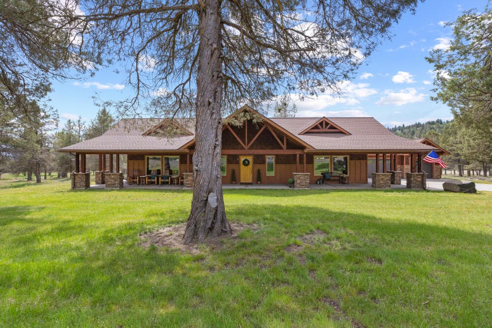 1164PaperBirchDr-9. Photo 4 of 72, 1164 Paper Birch Way, Klamath Falls, OR 97601