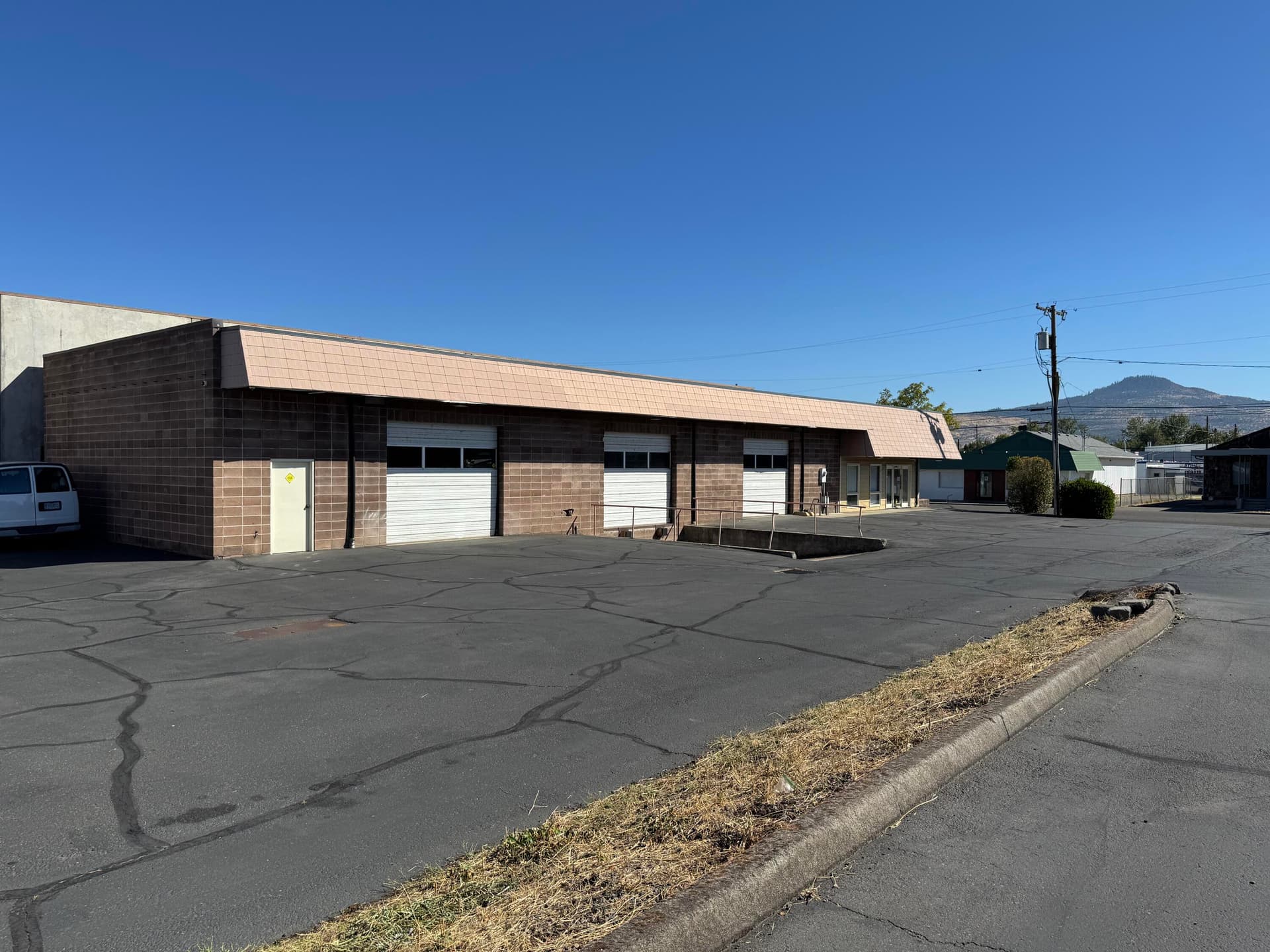 IMG_7124. Photo 1 of 17, 877 Beatty Street, Medford, OR 97501
