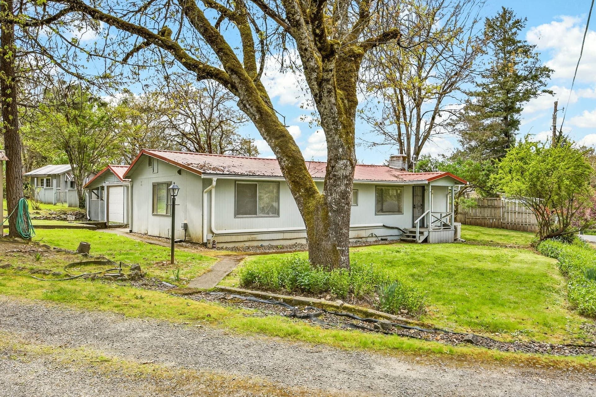 ApxFR00001. Photo 3 of 36, 135 Frankham Road, Grants Pass, OR 97527