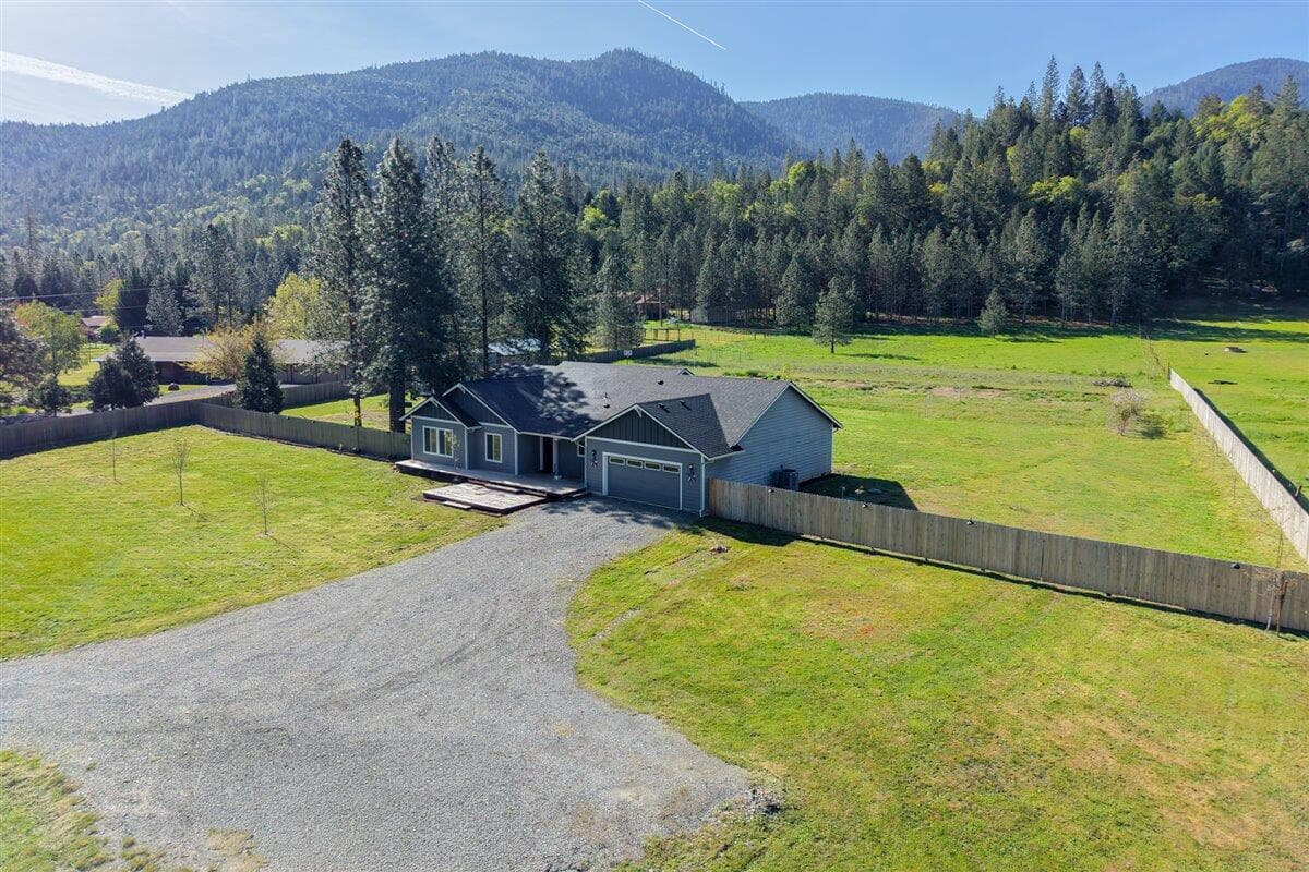 3. Photo 3 of 37, 2355 Fish Hatchery Road, Grants Pass, OR 97527