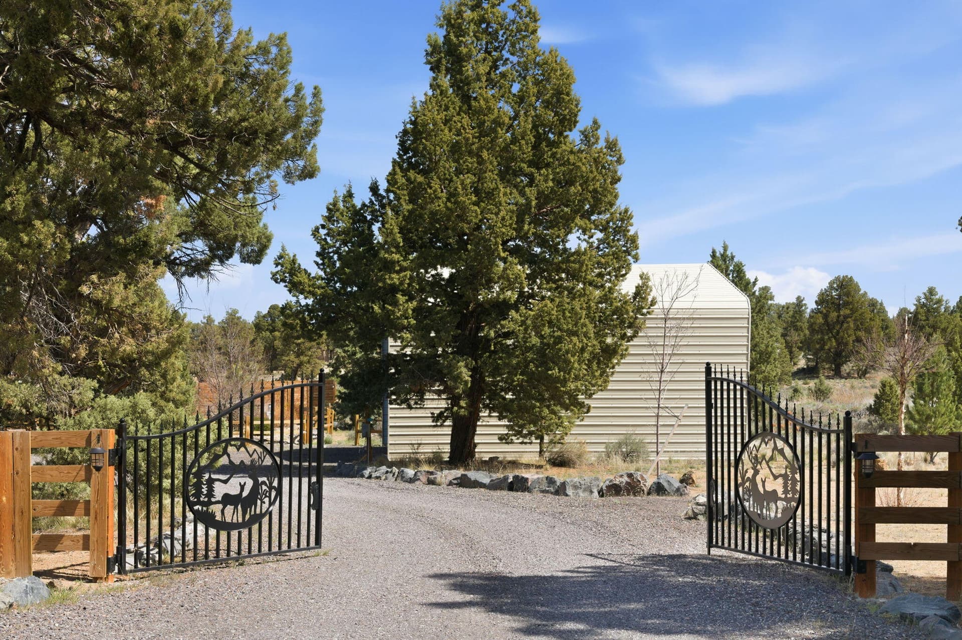 46-web-or-mls-DSC_1517. Photo 2 of 43, 63170 Fremont Road, Bend, OR 97701