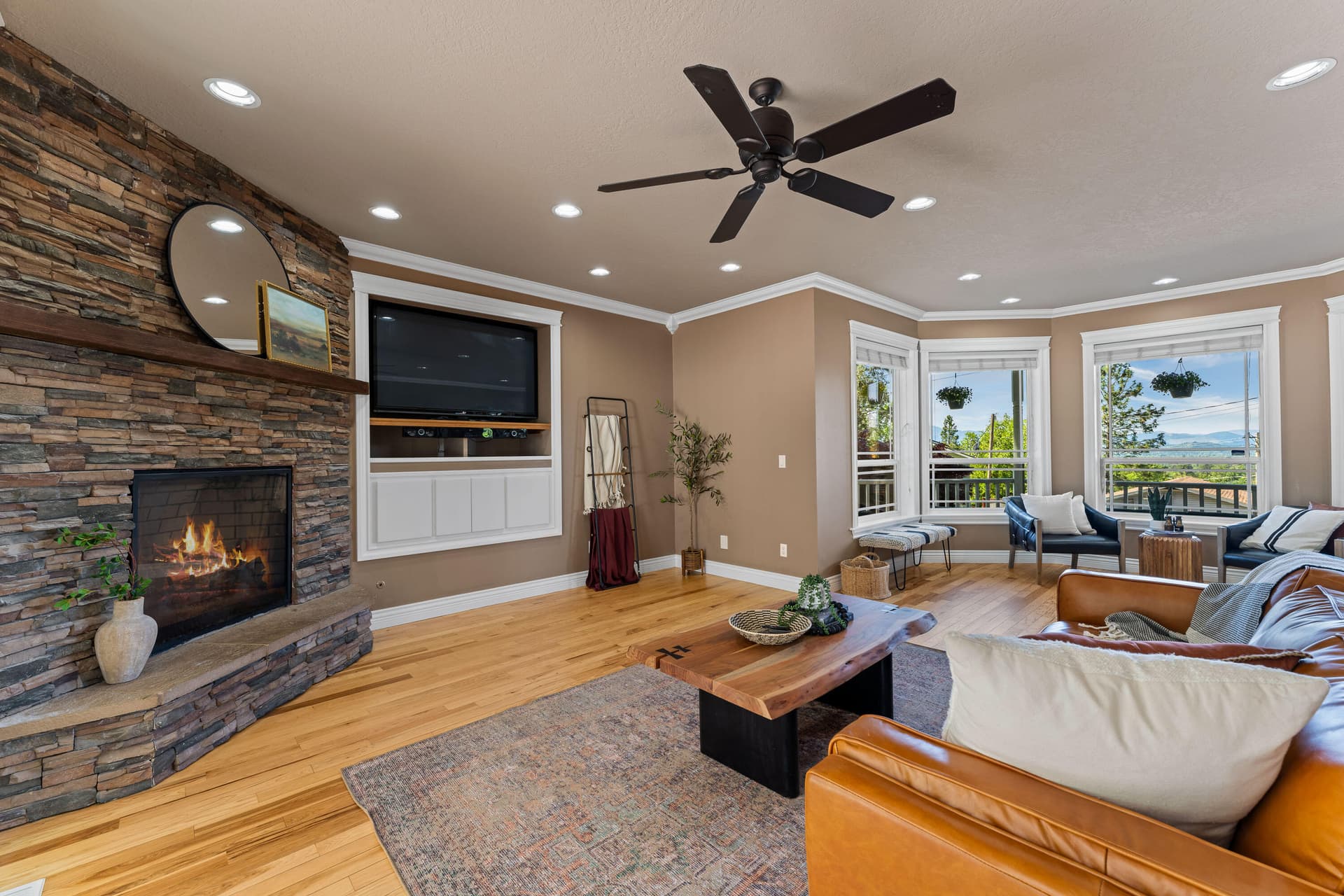 21-INT (3 of 29). Photo 1 of 38, 1679 NE Terrace Drive, Grants Pass, OR 97526