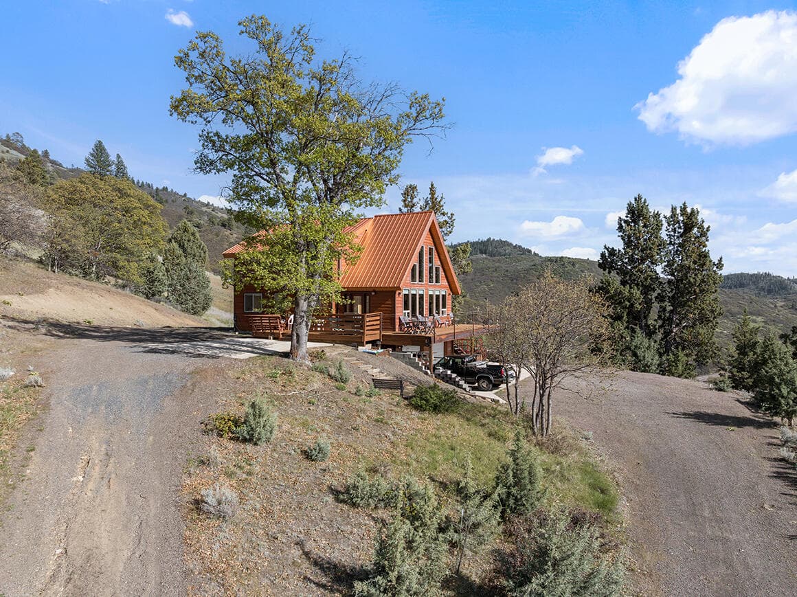 4. Photo 5 of 51, 12673 Highway 99, Ashland, OR 97520