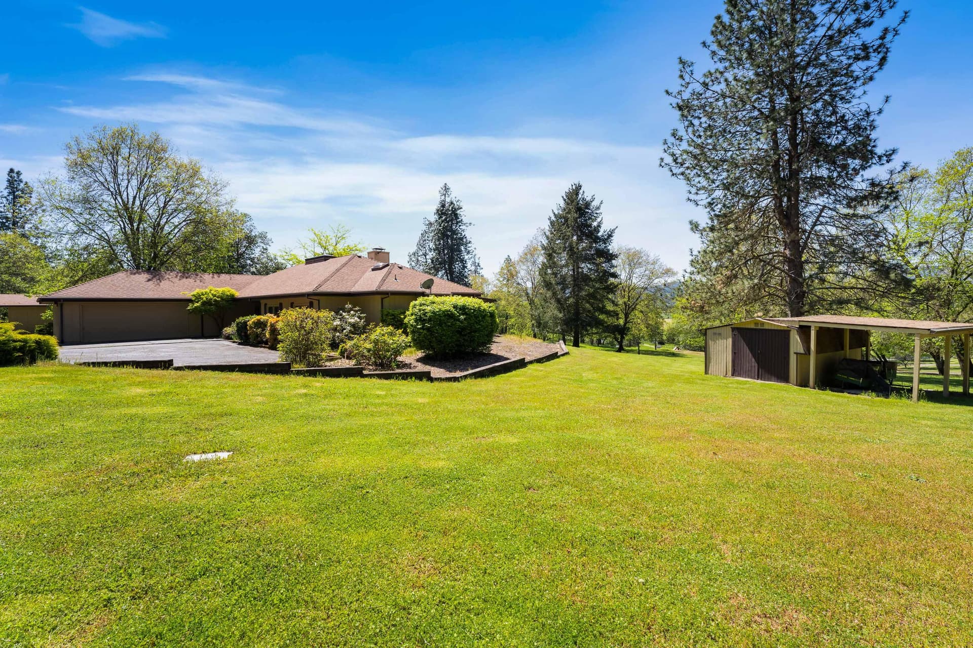 Southern Oregon Country Estate. Photo 2 of 38, 254 El Camino Way, Grants Pass, OR 97526