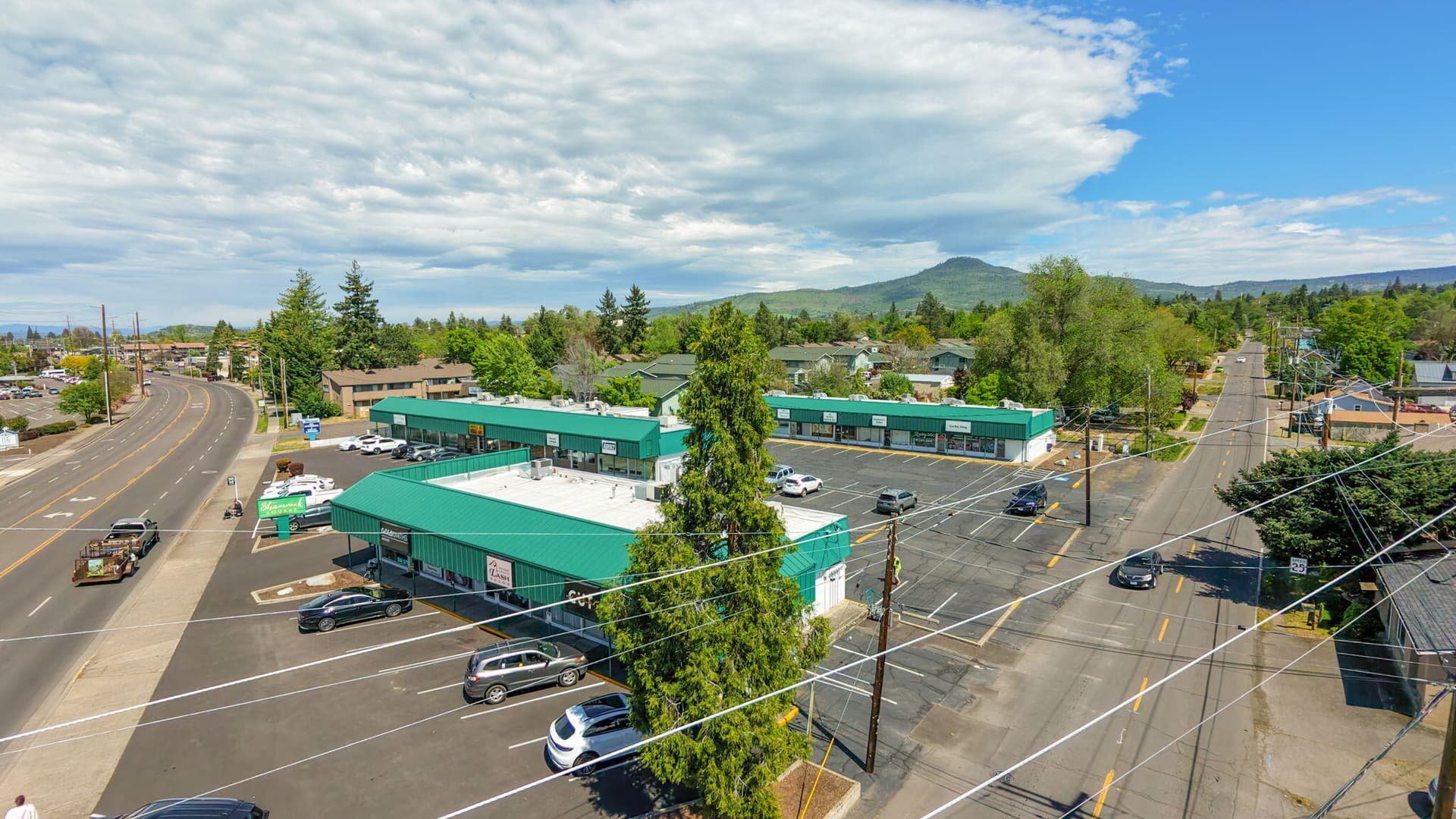 2. Photo 2 of 22, 602 Crater Lake Avenue, Medford, OR 97504