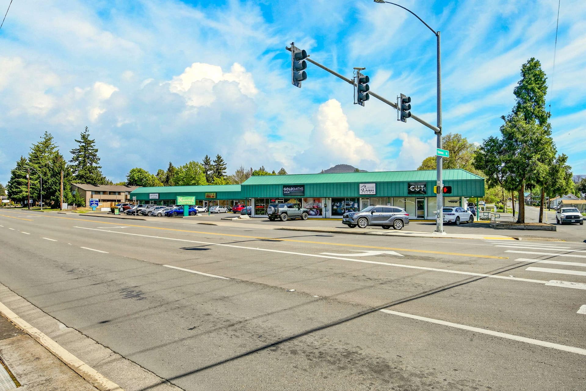 3. Photo 3 of 22, 602 Crater Lake Avenue, Medford, OR 97504