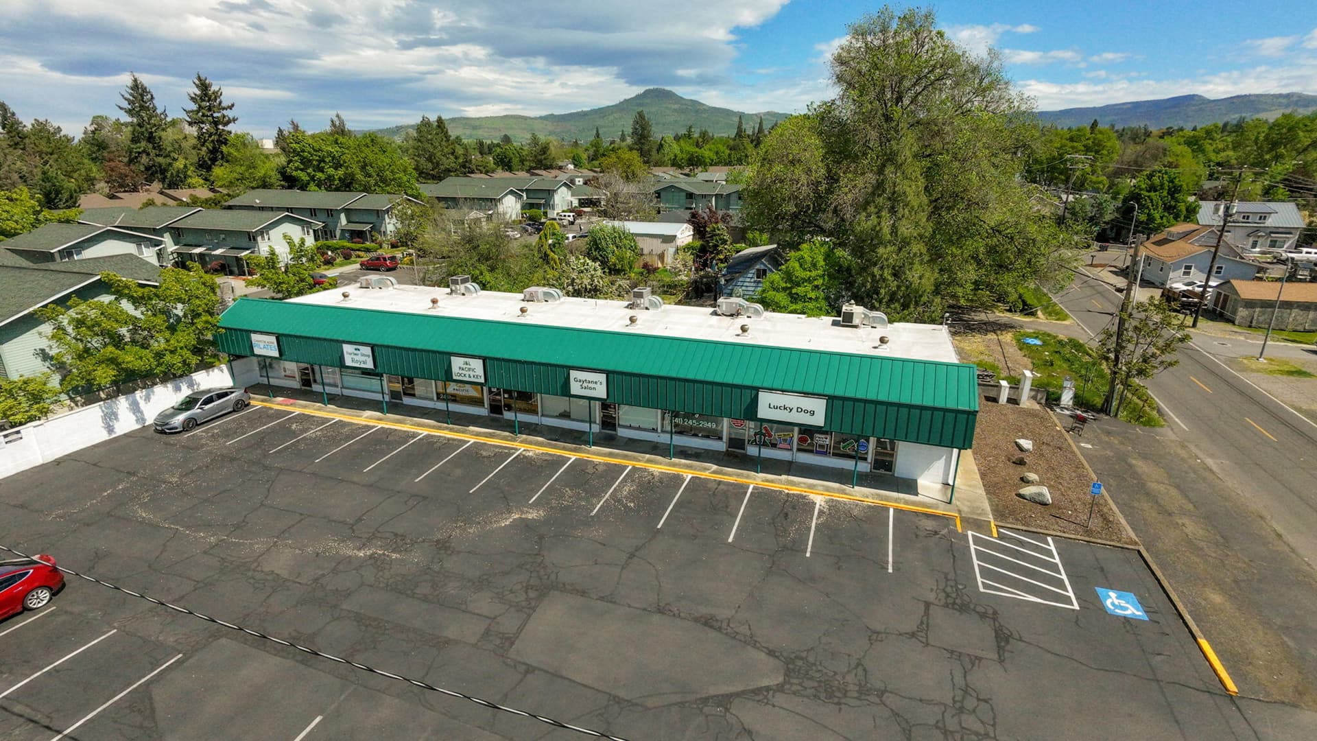 5. Photo 5 of 22, 602 Crater Lake Avenue, Medford, OR 97504