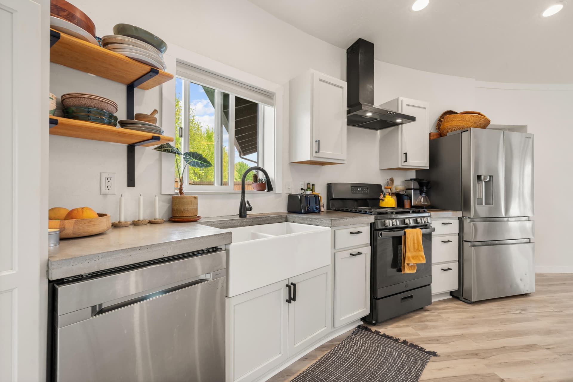 7_1027 se m st, grants pass, or 97526-06. Photo 5 of 37, 1027 SE M, Grants Pass, OR 97526