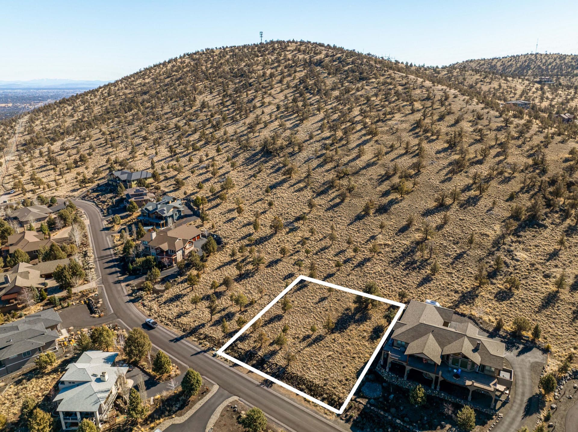 01-Aerial. Photo 2 of 41, 904 Highland View Loop, Redmond, OR 97756
