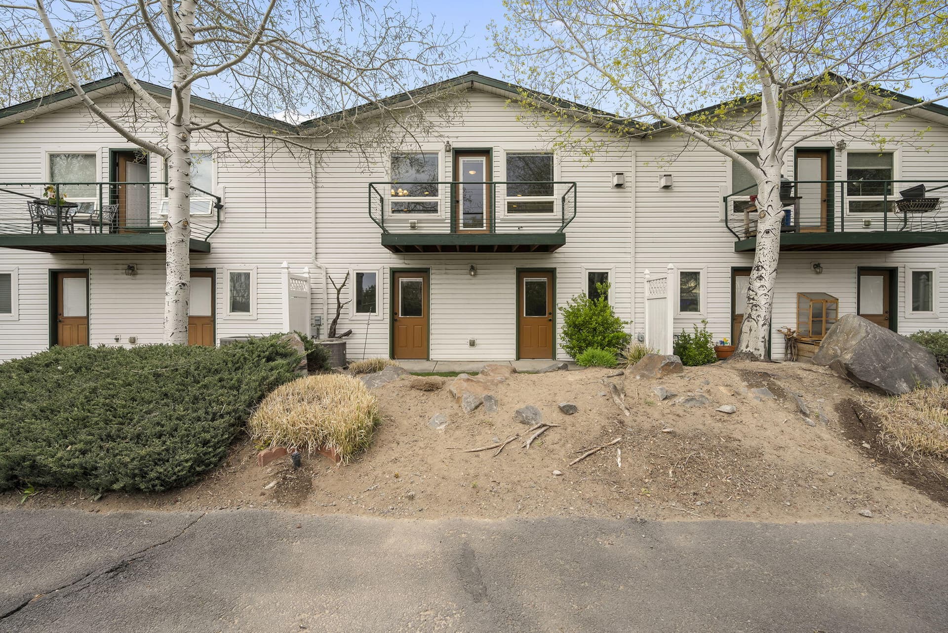 Dual Entry on Ground Floor. Photo 3 of 29, 438 NW 19th Street Unit UNIT 60, Redmond, OR 97756