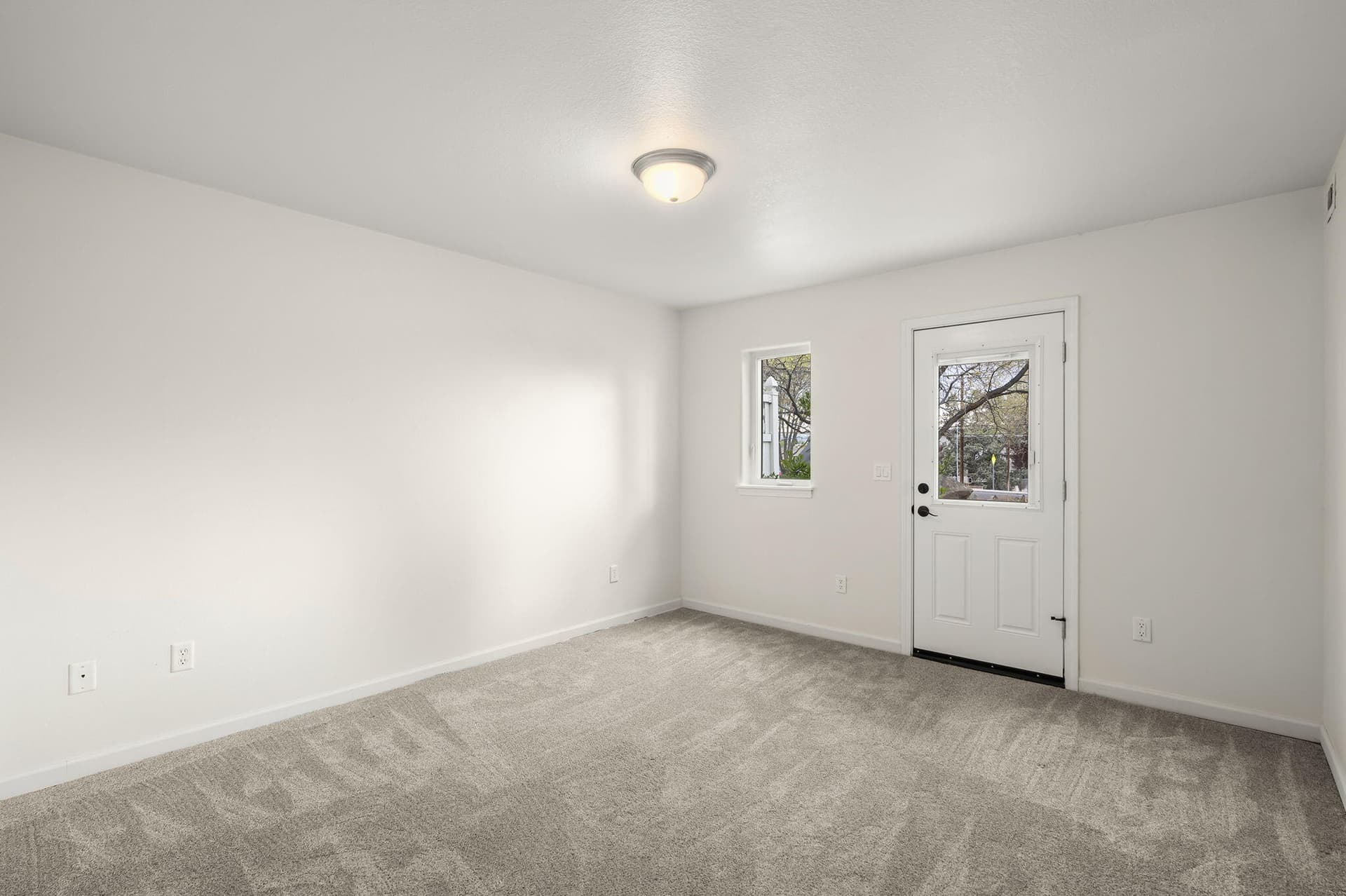 Guest Room 1. Photo 5 of 29, 438 NW 19th Street Unit UNIT 60, Redmond, OR 97756