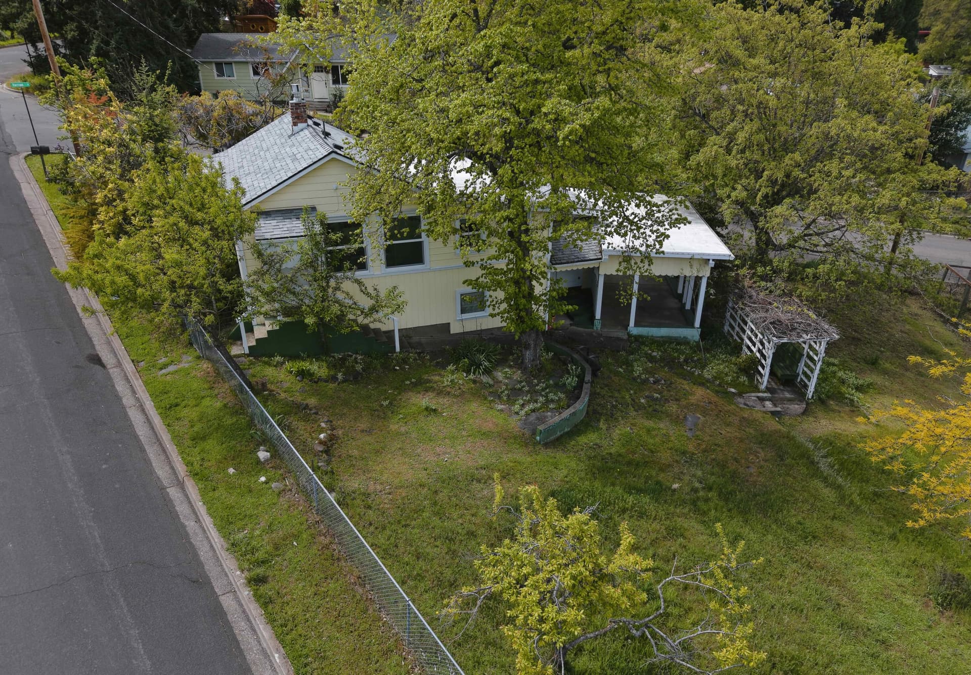 1. Photo 1 of 30, 480 Harrison Street, Ashland, OR 97520