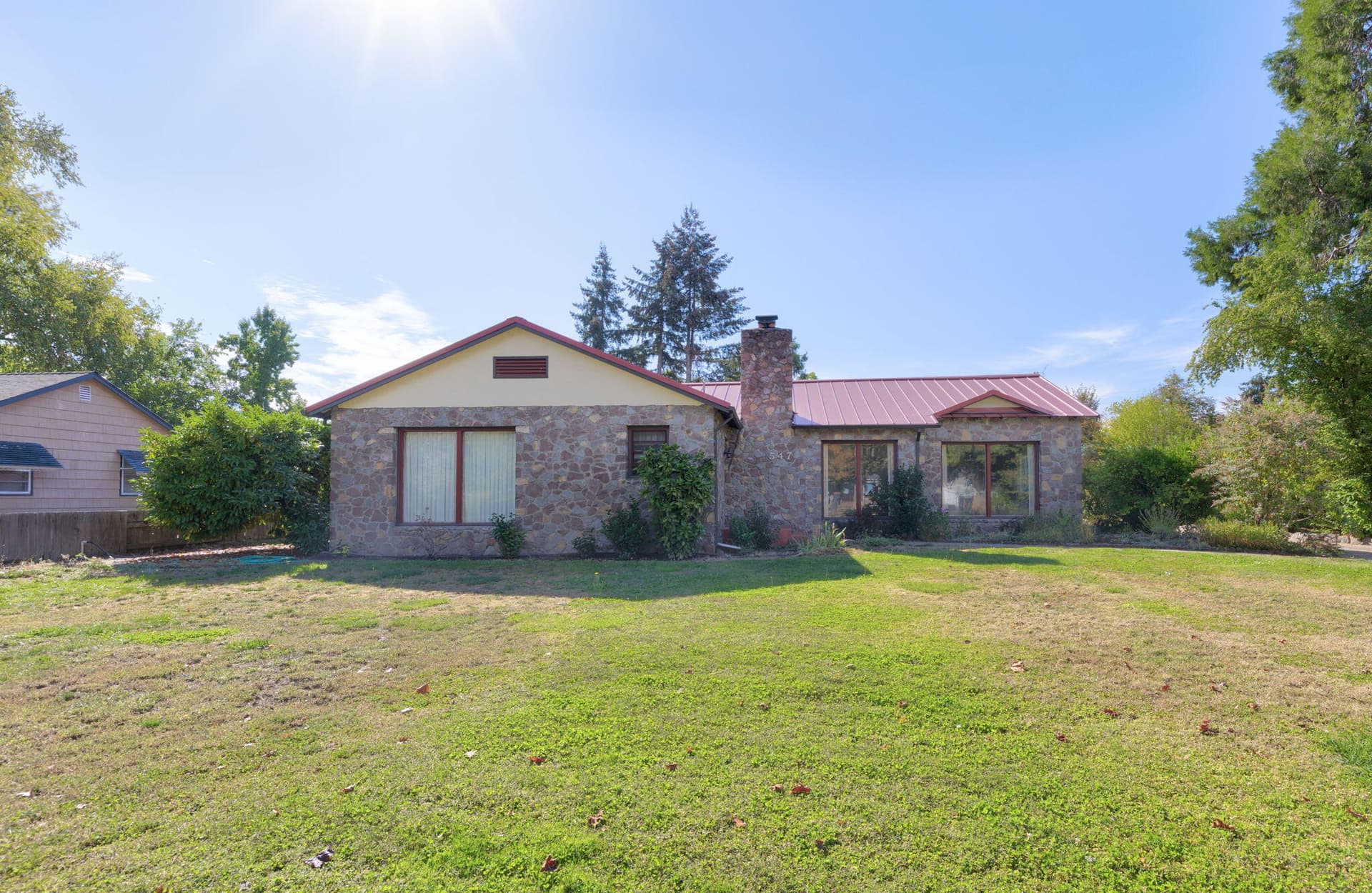 Front Lawn/Exterior. Photo 2 of 56, 547 Oakdale Drive, Medford, OR 97501
