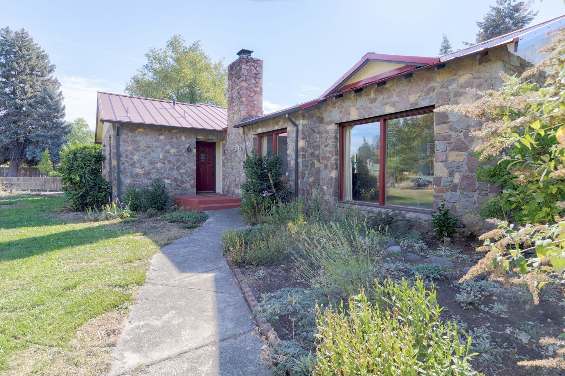 Front Lawn/Exterior. Photo 1 of 56, 547 Oakdale Drive, Medford, OR 97501