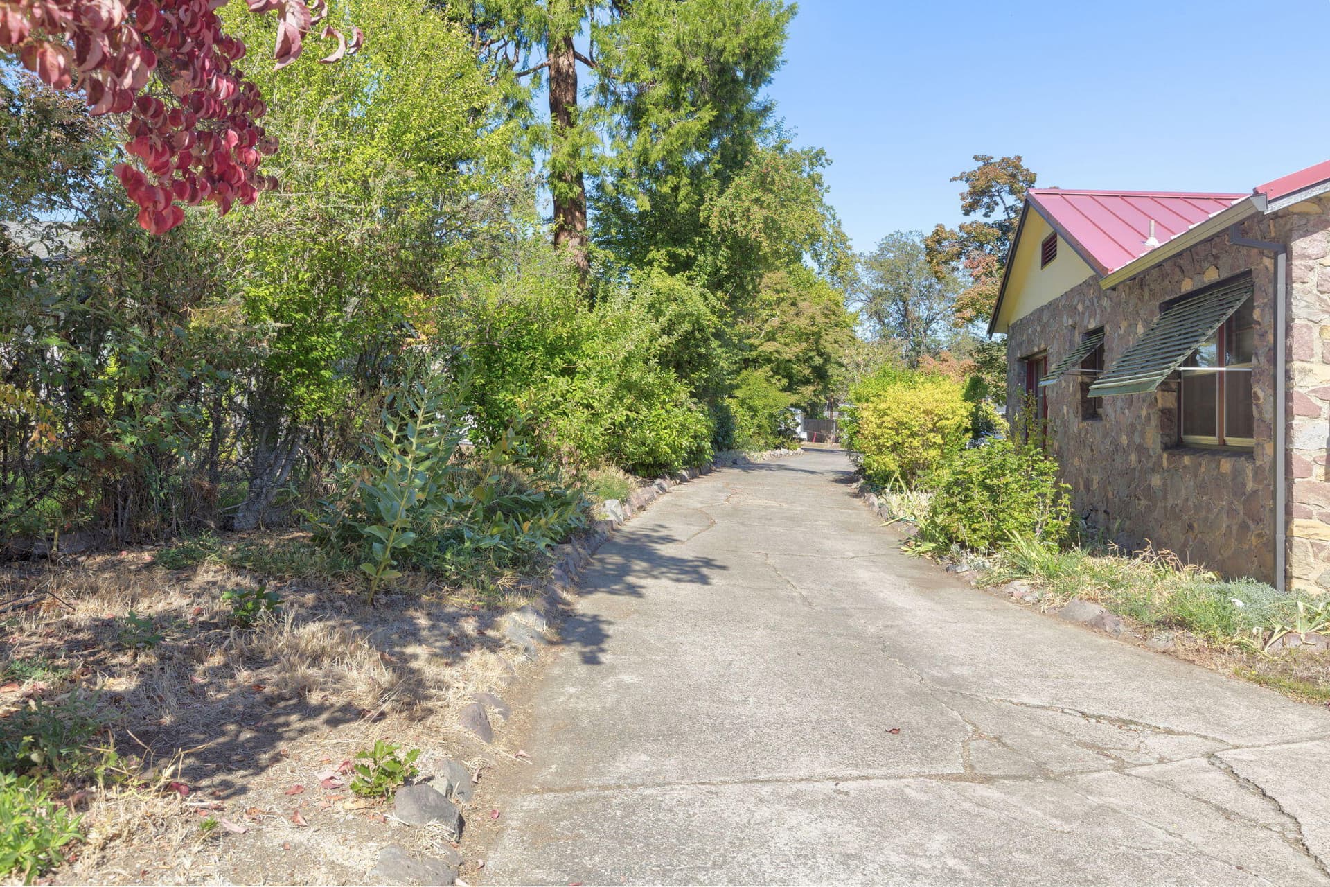 Driveway. Photo 4 of 56, 547 Oakdale Drive, Medford, OR 97501