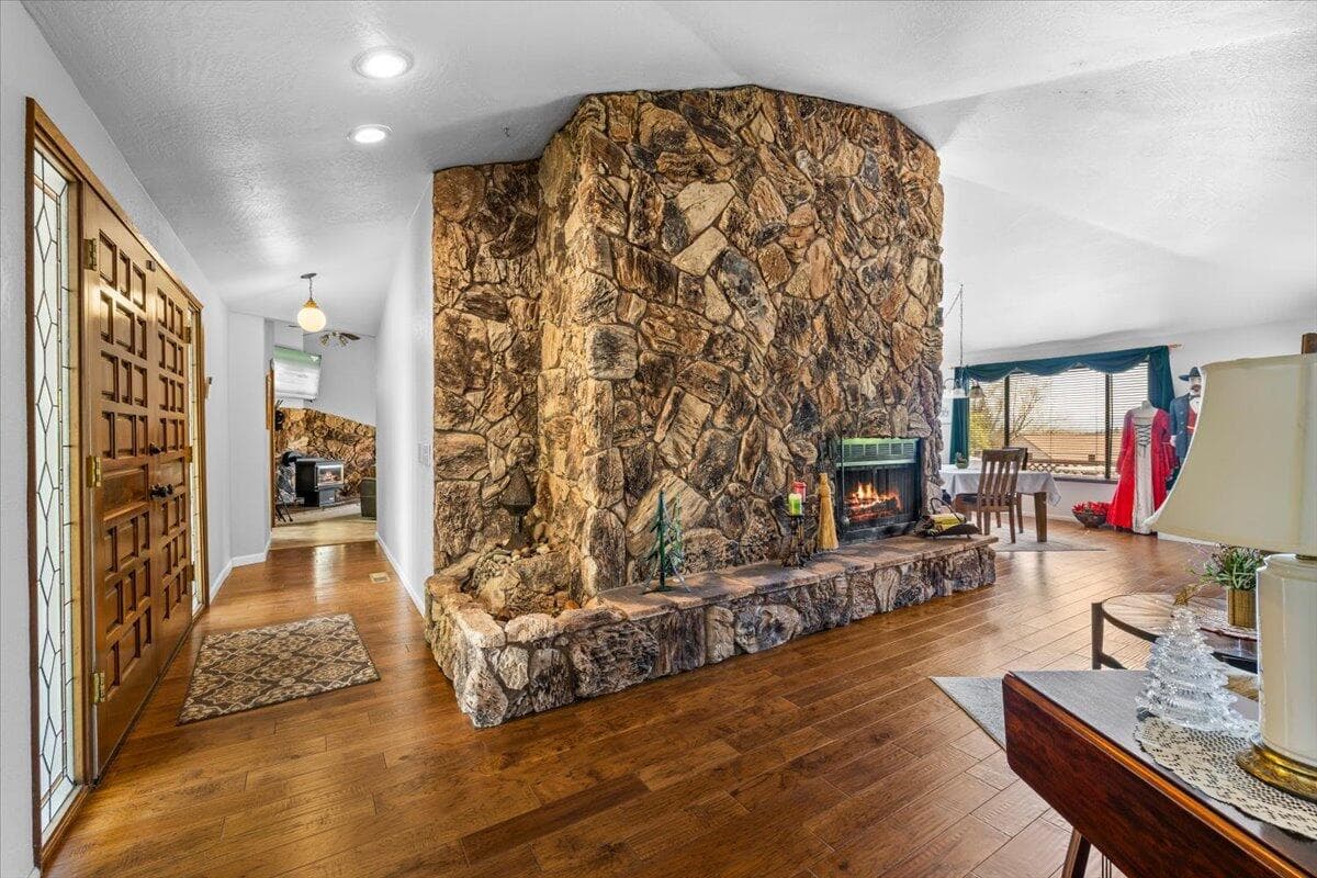 5. Photo 5 of 37, 2340 Hillside Drive, Central Point, OR 97502