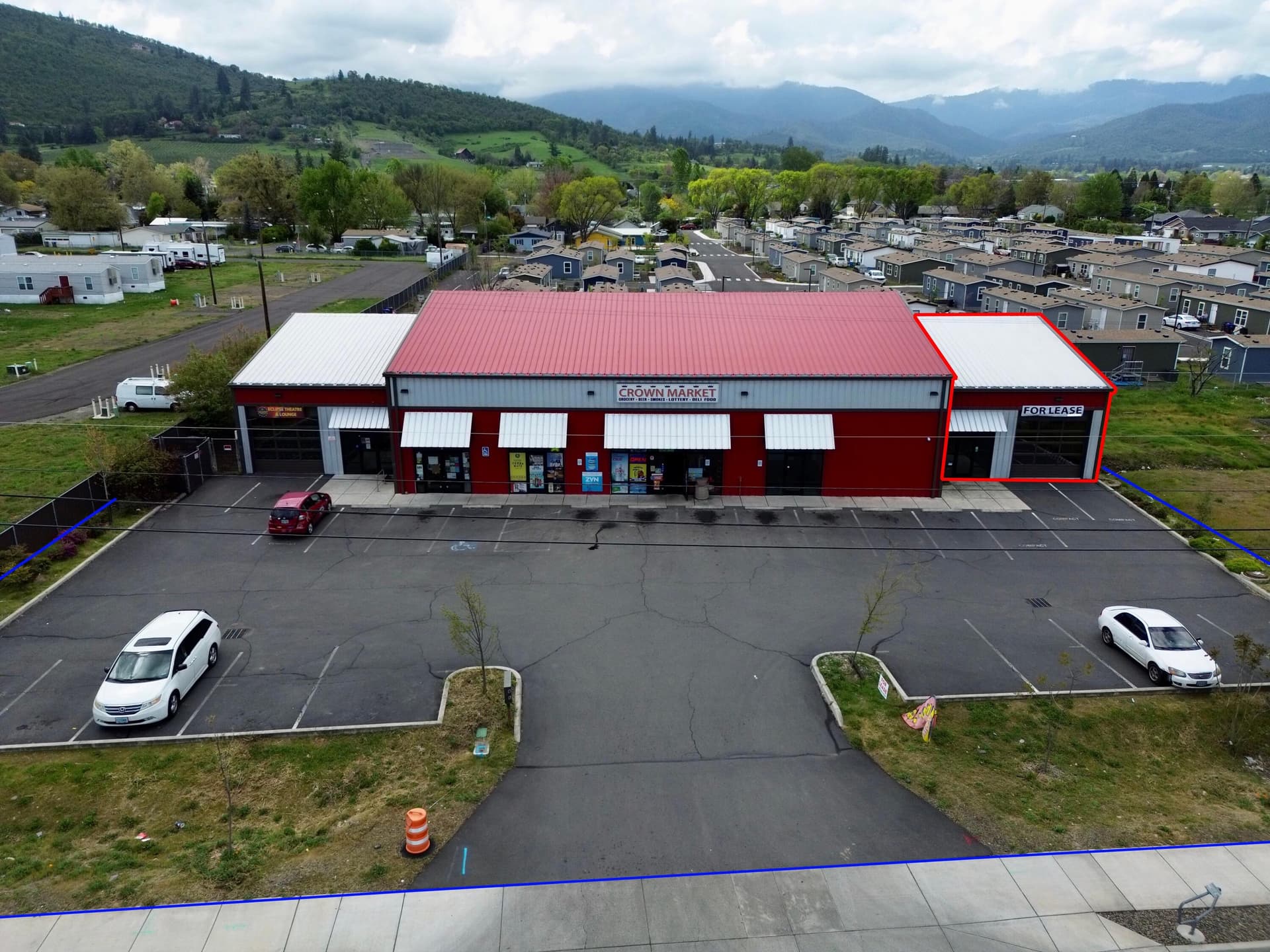 2. Photo 2 of 8, 806 S Pacific Highway Unit E, Talent, OR 97540