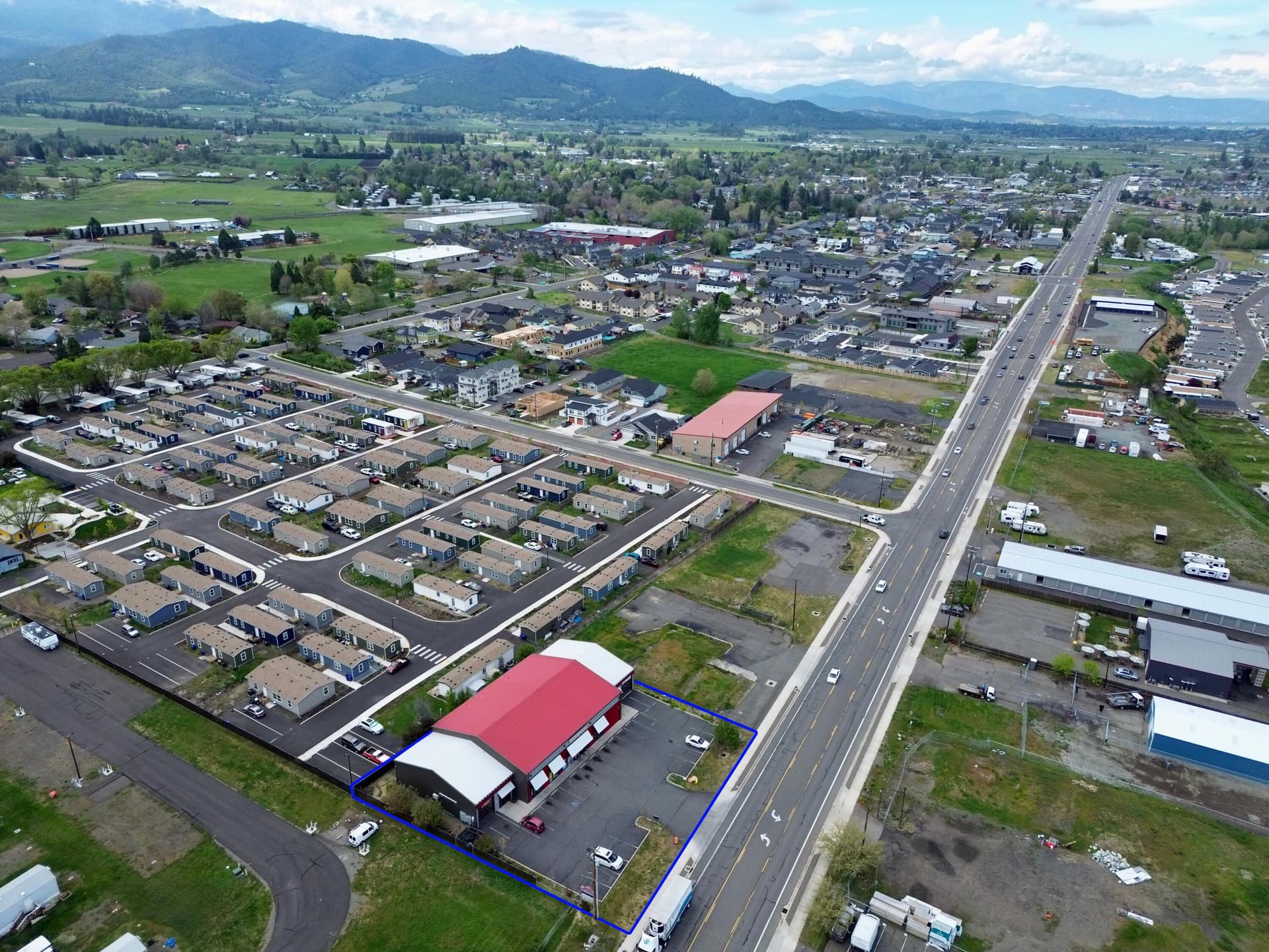 3. Photo 3 of 8, 806 S Pacific Highway Unit E, Talent, OR 97540