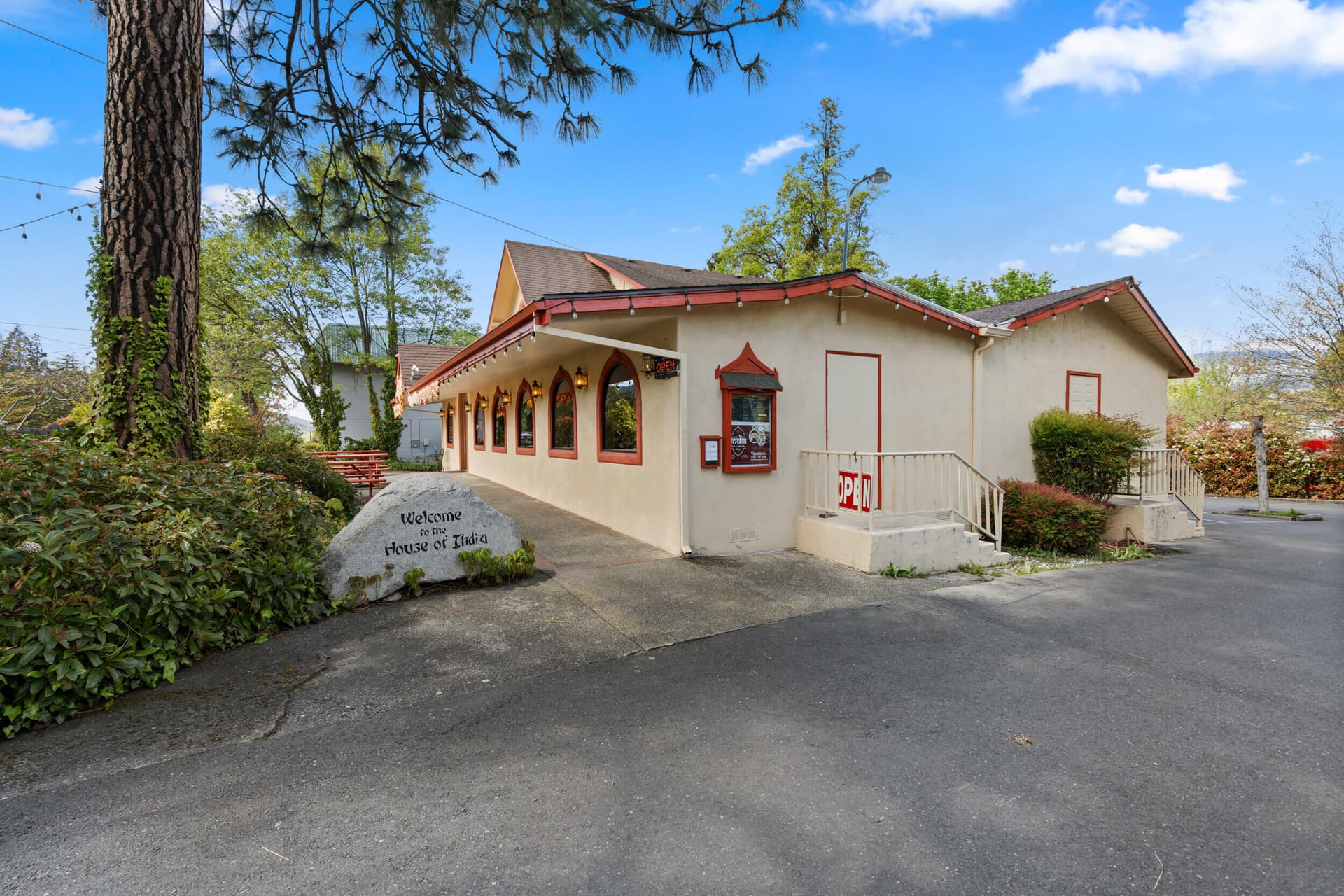 2_1667-siskiyou-blvd-01. Photo 4 of 27, 1667 Siskiyou Boulevard, Ashland, OR 97520