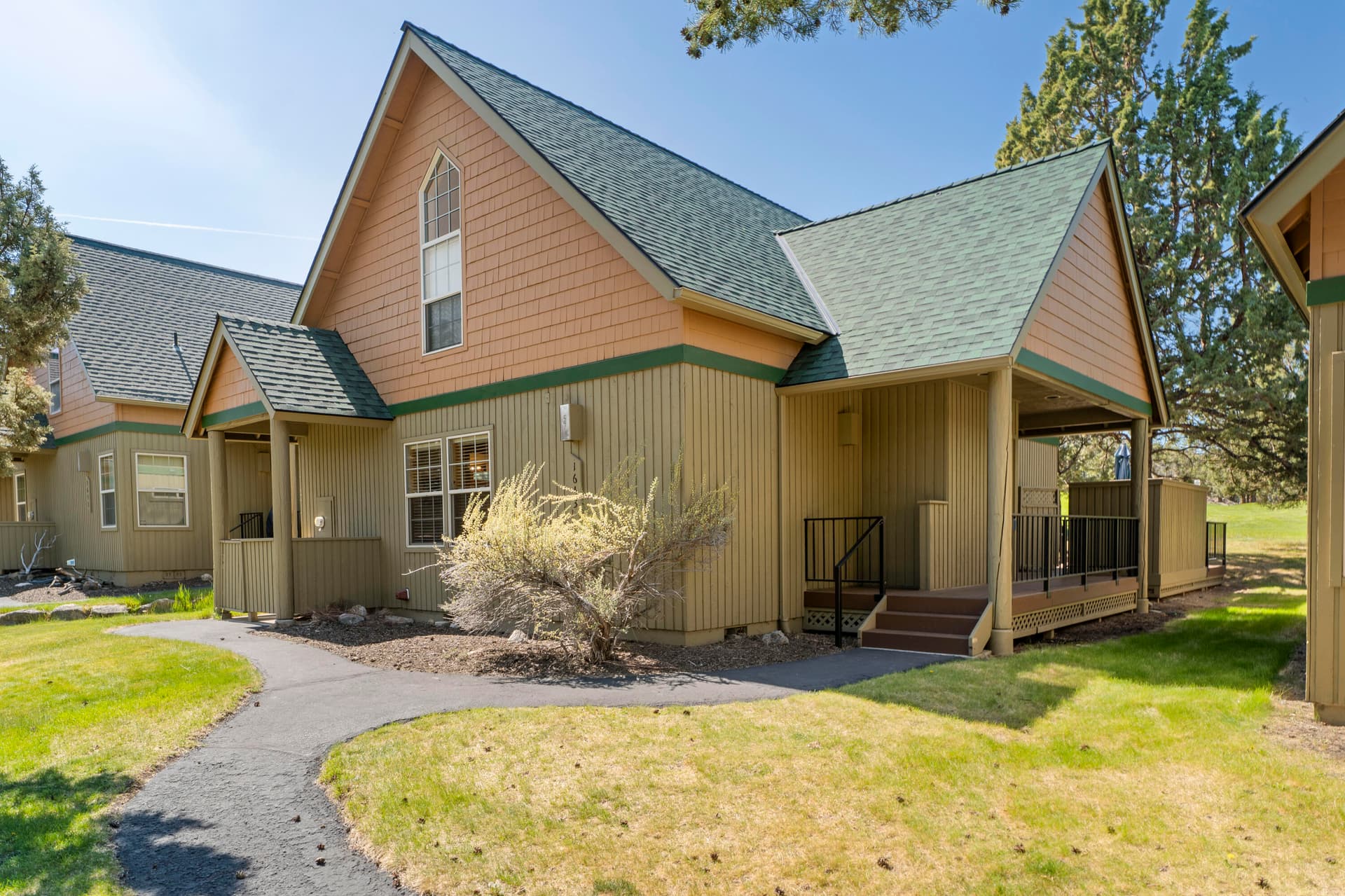 07-Exterior. Photo 3 of 65, 1643 Prairie Falcon Drive, Redmond, OR 97756