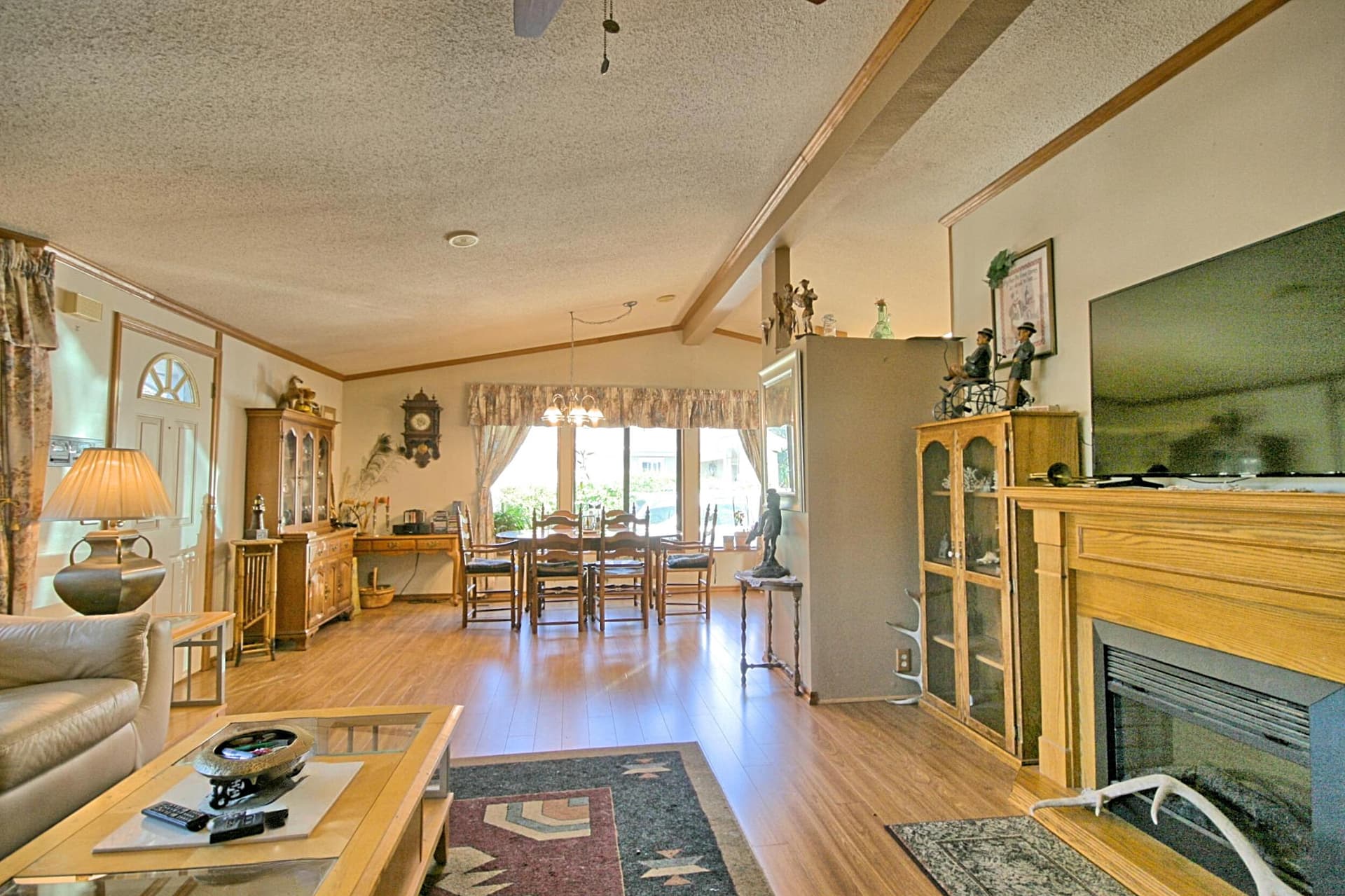 open living. Photo 5 of 35, 1848 Tamarac Lane, Grants Pass, OR 97527