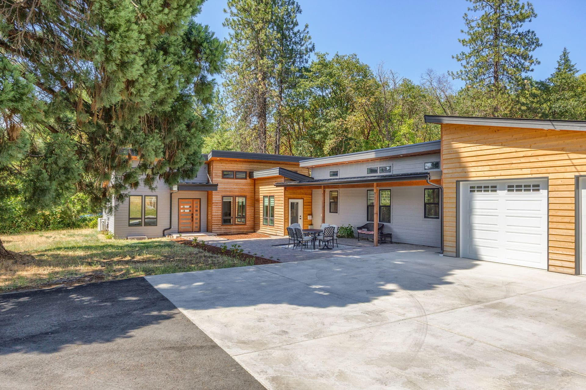 ApxHD (5). Photo 1 of 55, 4235 Highland Avenue, Grants Pass, OR 97526