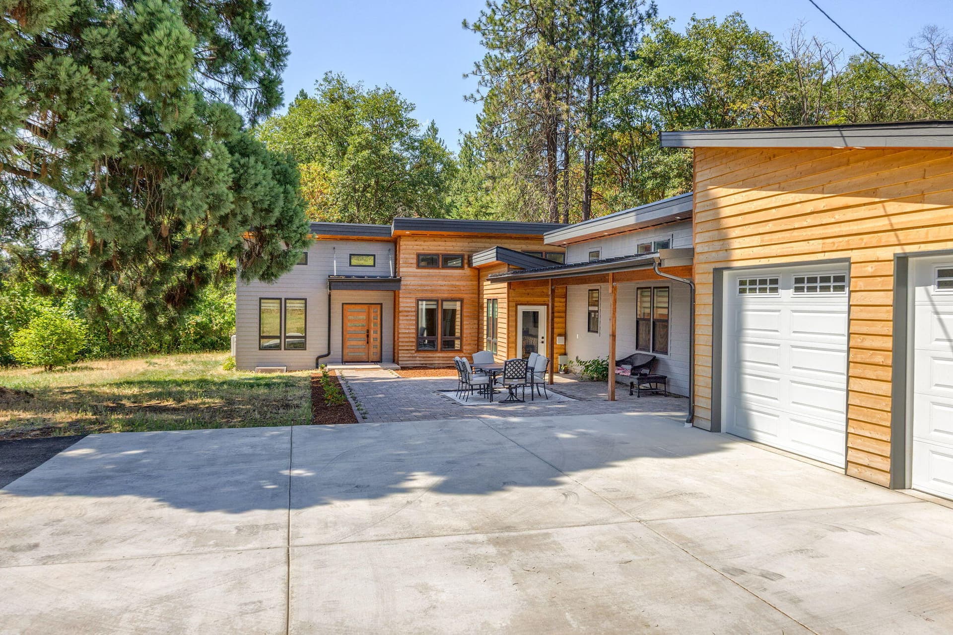 ApxHD (7). Photo 3 of 55, 4235 Highland Avenue, Grants Pass, OR 97526