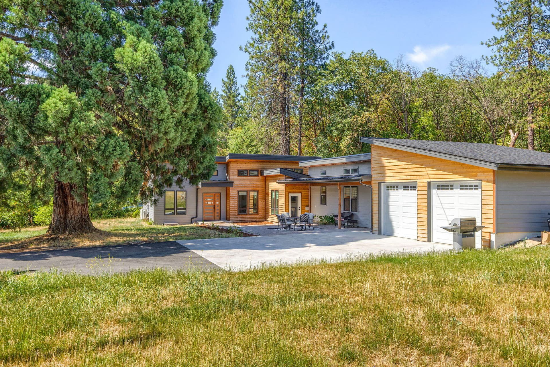 ApxHD (10). Photo 2 of 55, 4235 Highland Avenue, Grants Pass, OR 97526