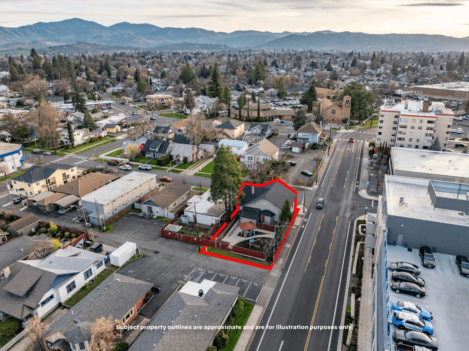 301-3. Photo 3 of 42, 301 S Ivy Street, Medford, OR 97501