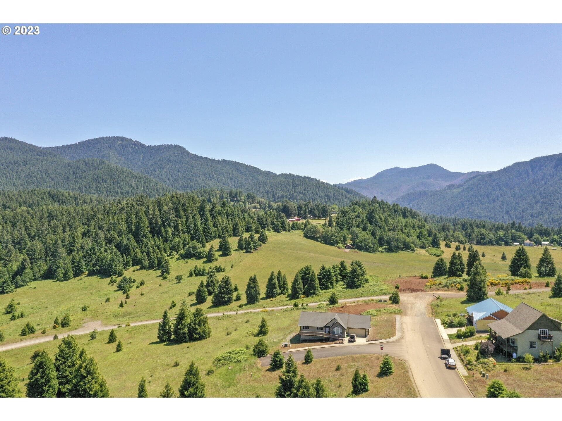 741566274-1. Photo 2 of 7, Bugle Loop Unit TL 1306, Oakridge, OR 97463