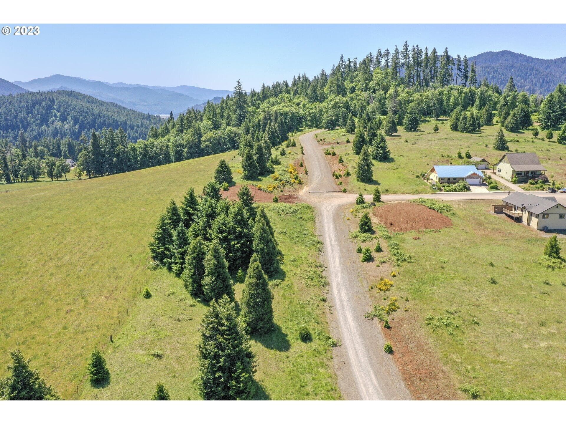 741566274-8. Photo 1 of 4, Bugle Loop Unit TL 1301, Oakridge, OR 97463