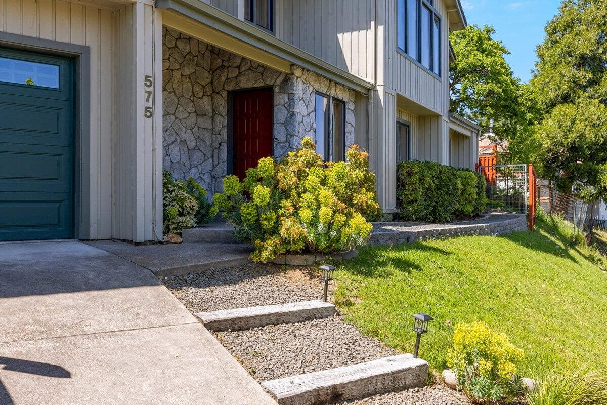 _CI_3342. Photo 3 of 29, 575 Dogwood Way, Ashland, OR 97520