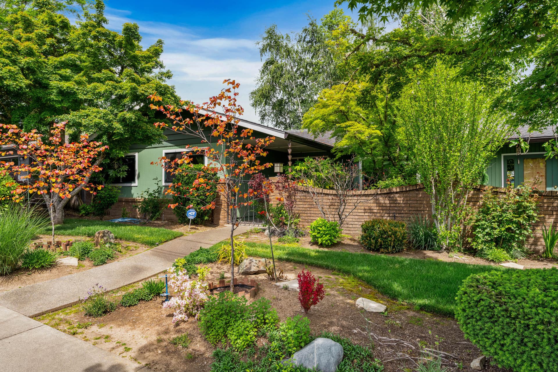 NW Grants Pass Home. Photo 3 of 38, 722 NW Sandy Drive, Grants Pass, OR 97526