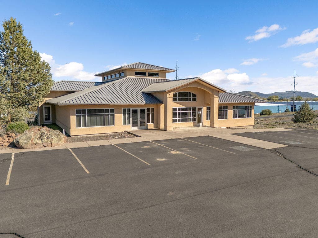 Front. Photo 1 of 23, 3090 Memorial Drive, Klamath Falls, OR 97601