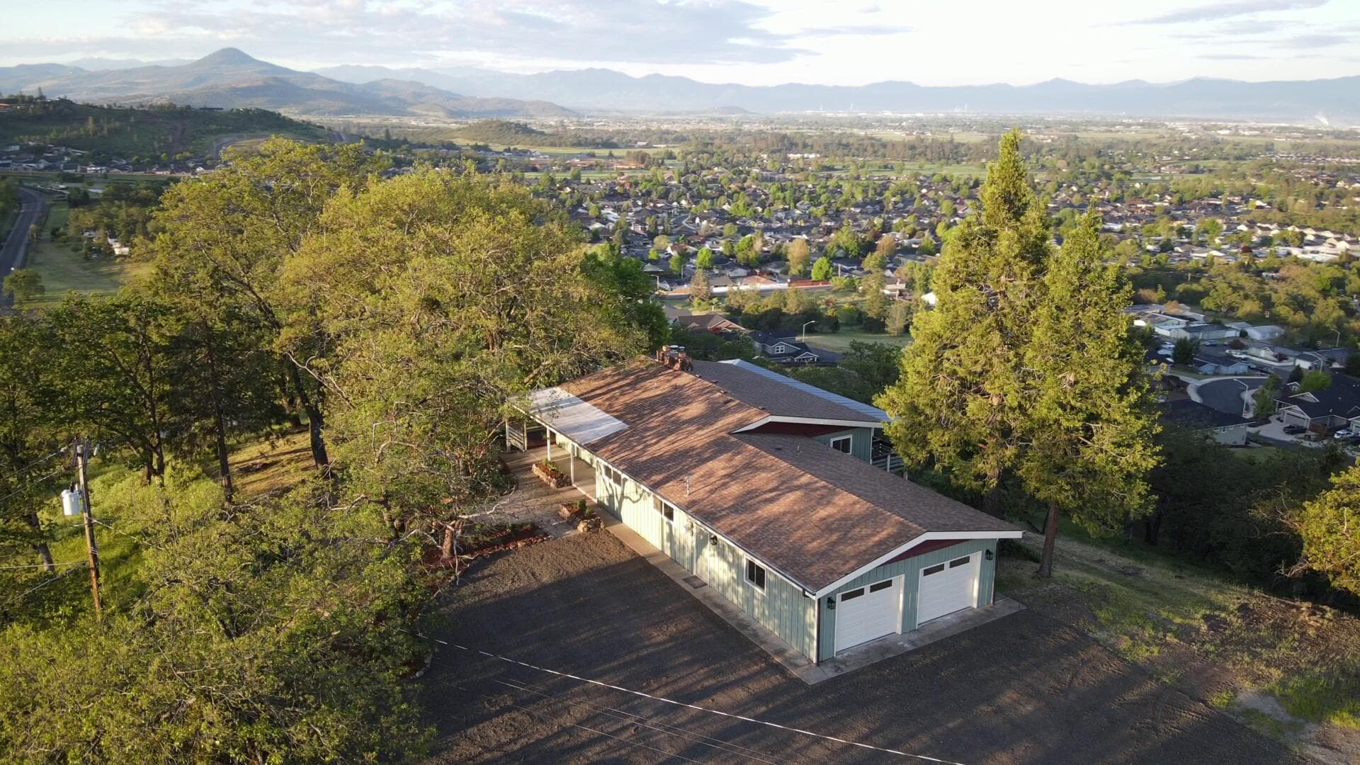 00. Photo 1 of 74, 1015 Palima Drive, Eagle Point, OR 97524