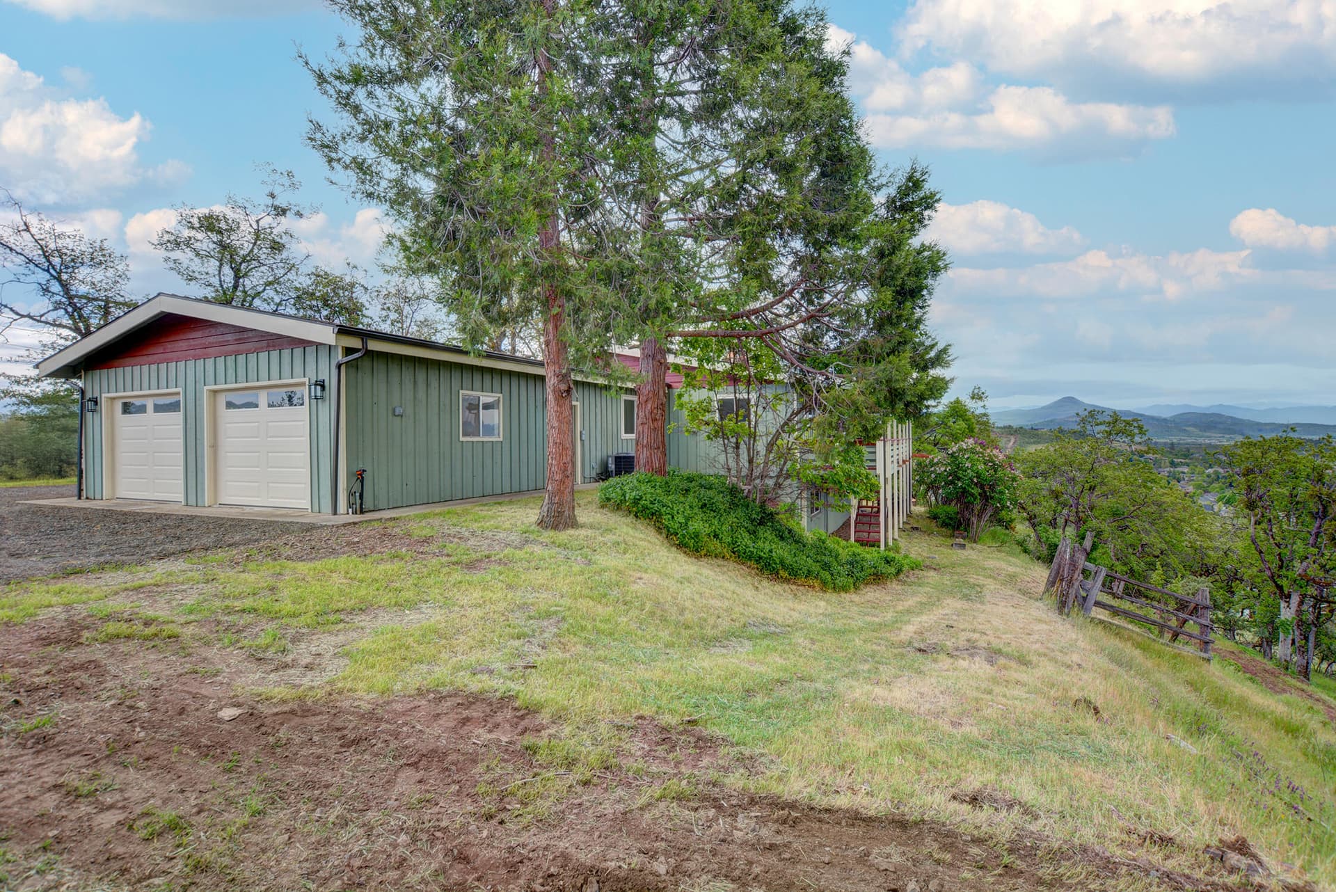 02. Photo 4 of 74, 1015 Palima Drive, Eagle Point, OR 97524