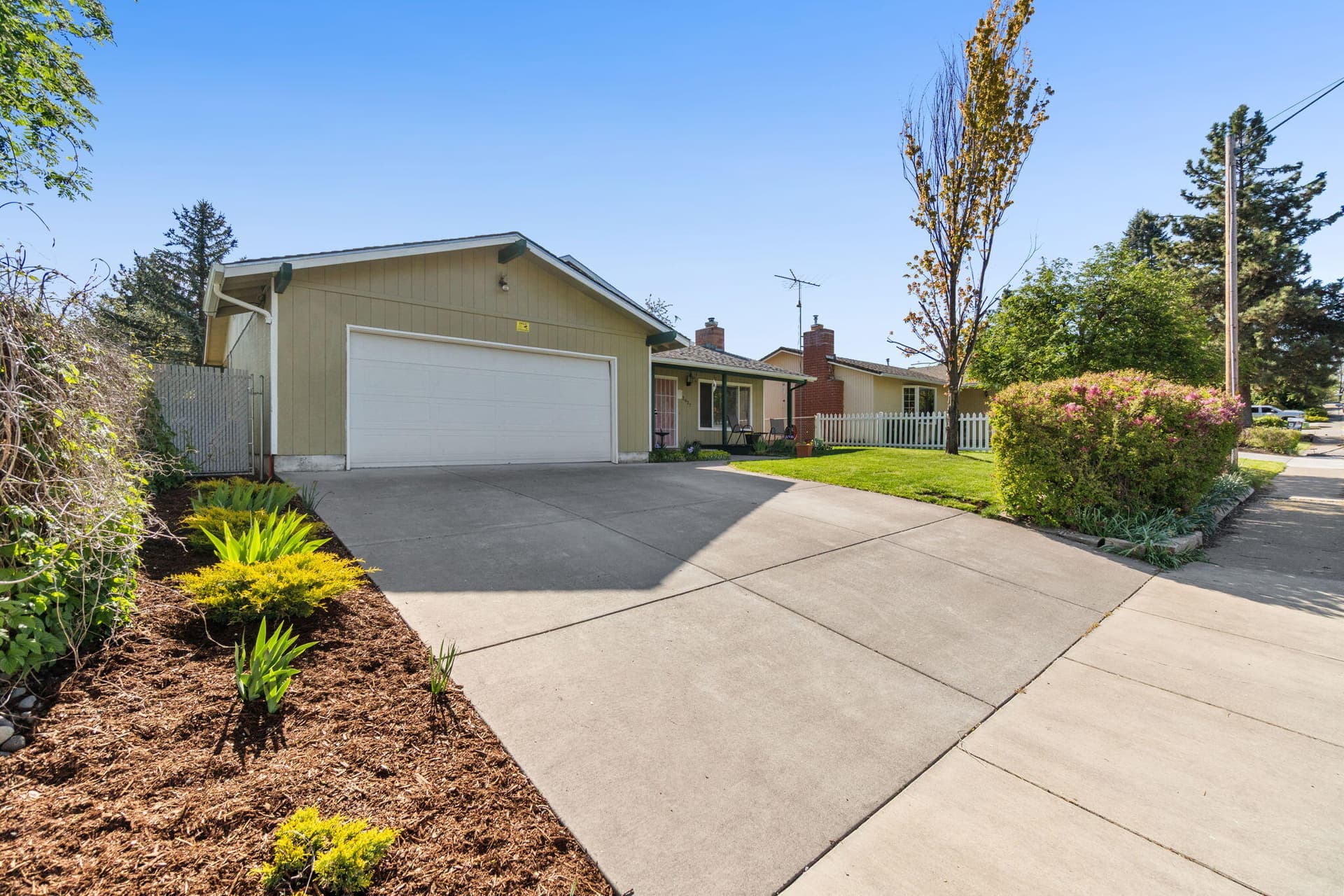 7-web-or-mls-DSC00431. Photo 1 of 40, 2627 Berkeley Street, Klamath Falls, OR 97601