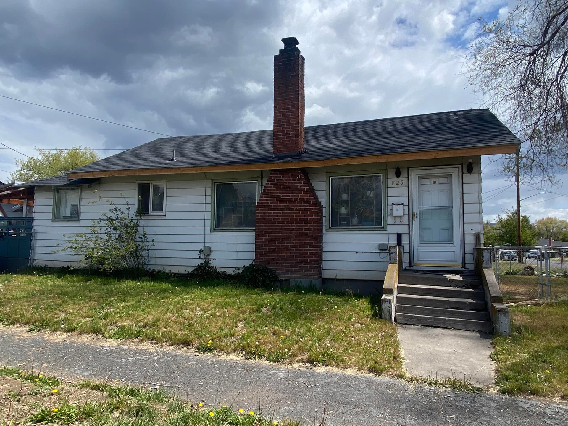 Front of Home. Photo 1 of 17, 825 Martin Street, Klamath Falls, OR 97601