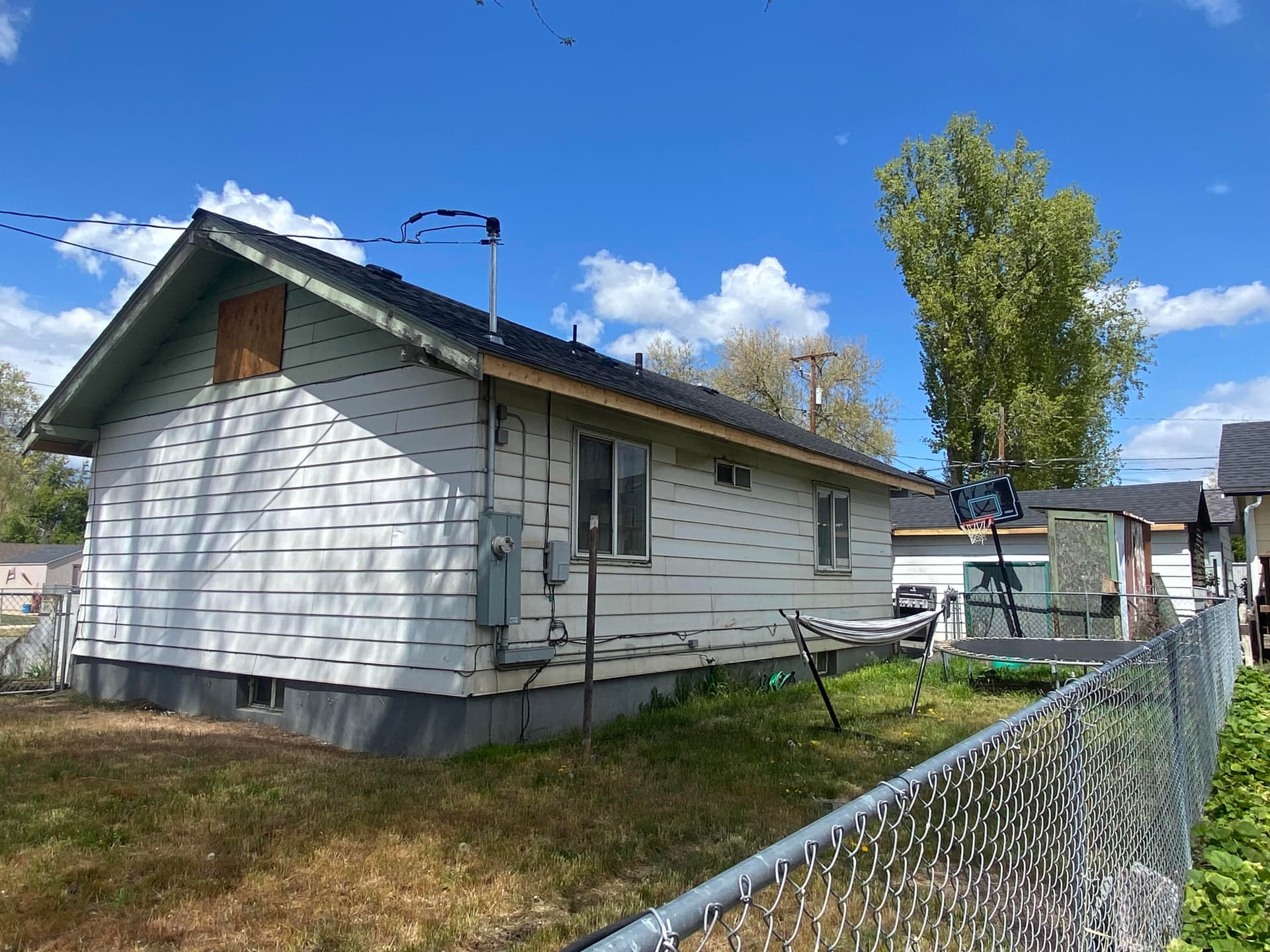m4. Photo 3 of 17, 825 Martin Street, Klamath Falls, OR 97601